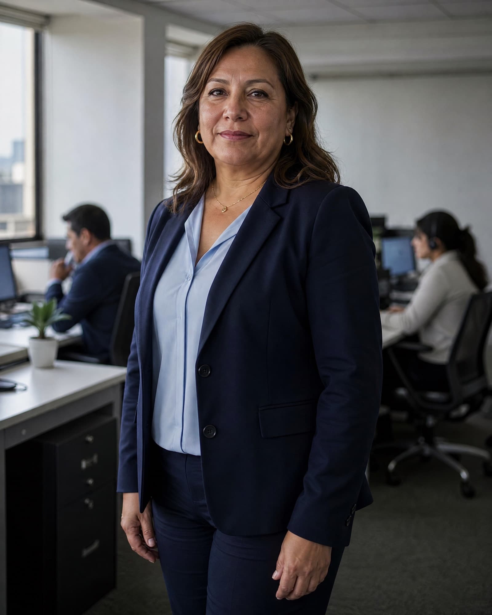 Directora de un despacho de cobranza en su oficina
